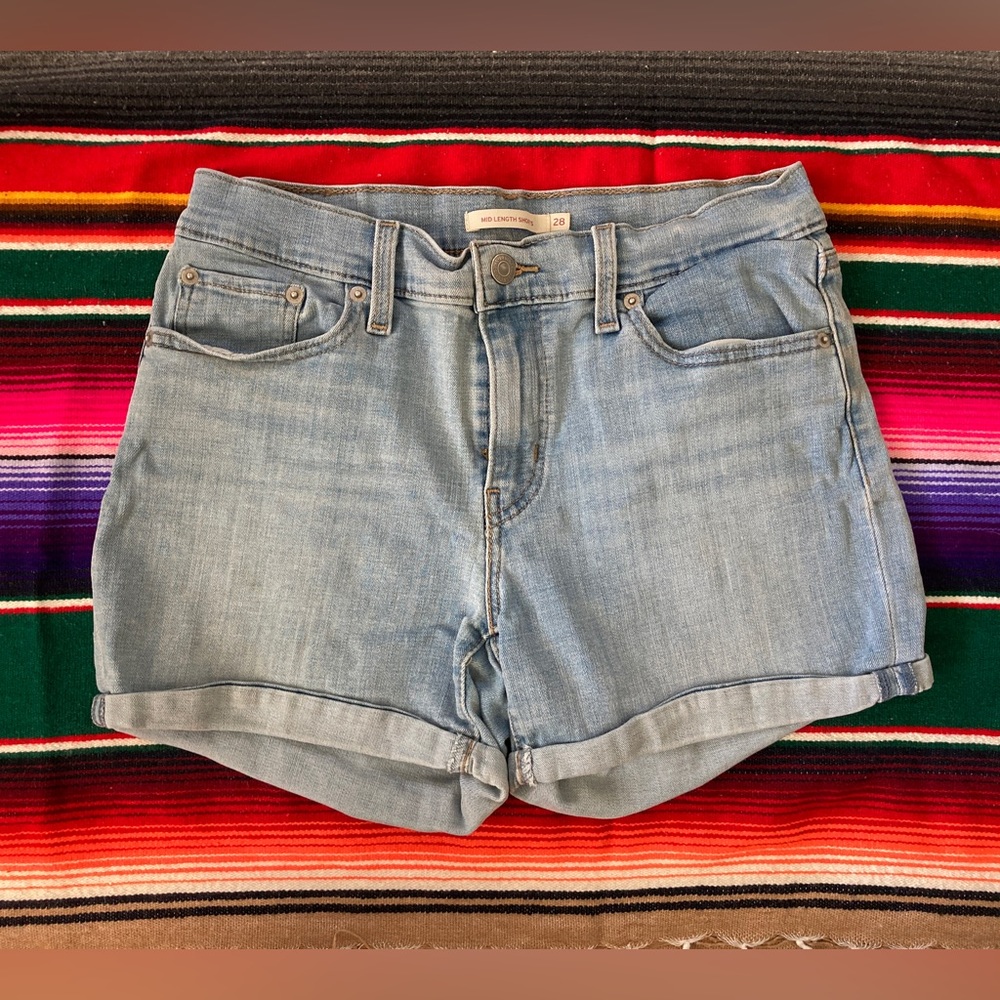 Levi’s Denim Shorts Mid-Length